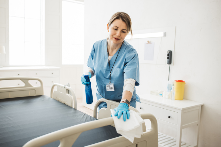 A Method to Benchmark Cleaning Services in Swiss Hospitals