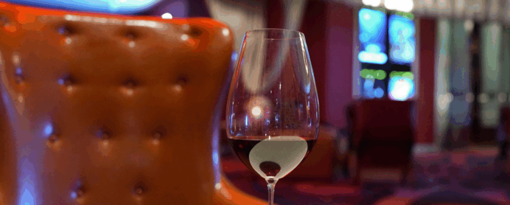 Why Dine-In Movie Theater Operators Should Employ Psychology of Clean to Drive Results