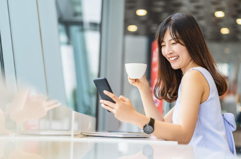 Smart building mobile apps boost employee engagement, productivity and safety